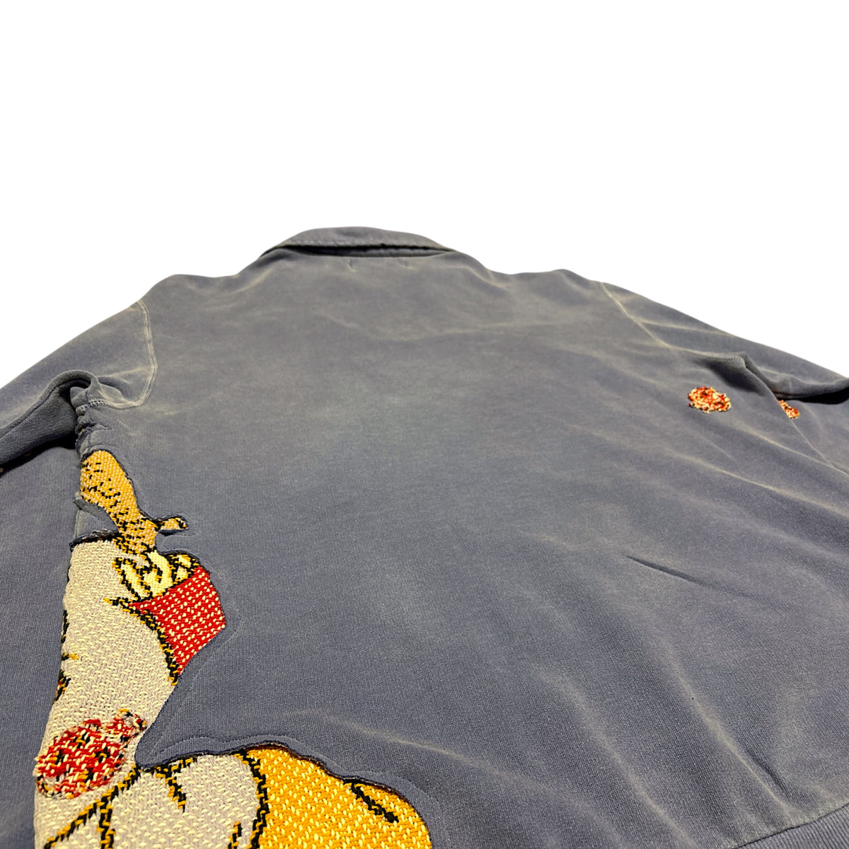POOH IN THE GARDEN - XL